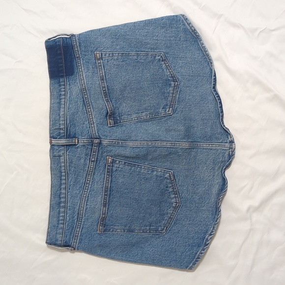 Abercrombie & Fitch Curved Hem Denim Mini Skirt, Color Med Wash Size 32 - Picture 11 of 14